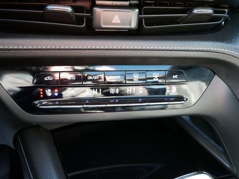 Used 2023 Buick Envision Avenir AWD/4WD image 18