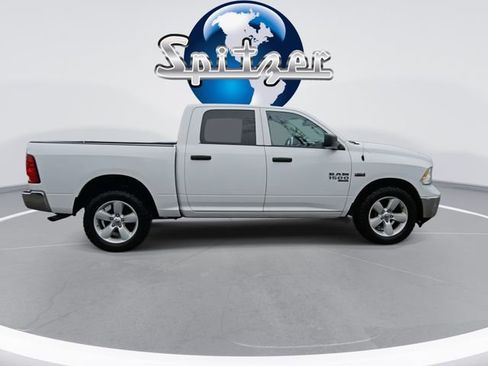 Used 2022 RAM 1500 Classic SLT image 9