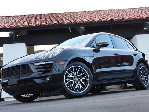 Used 2018 Porsche Macan Sport Edition AWD/4WD image 3