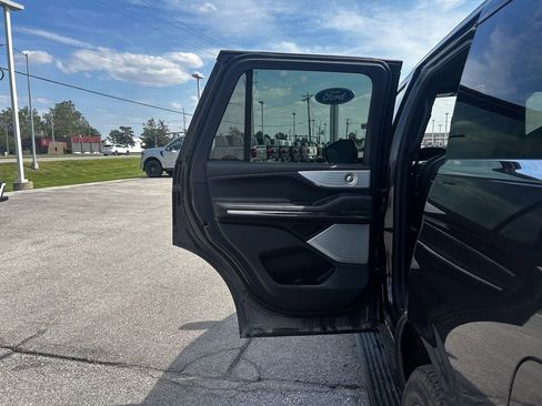 Used 2025 Lincoln Navigator Black Label AWD/4WD image 16