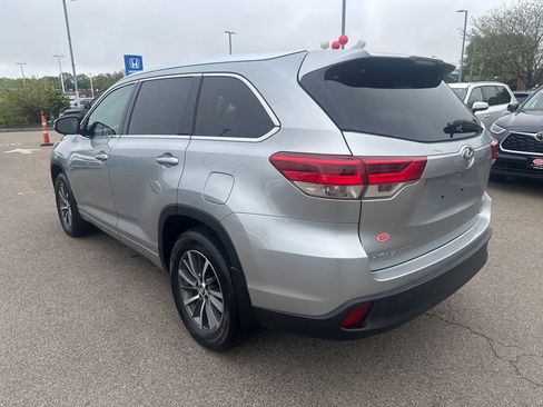 Used 2017 Toyota Highlander XLE AWD/4WD image 5