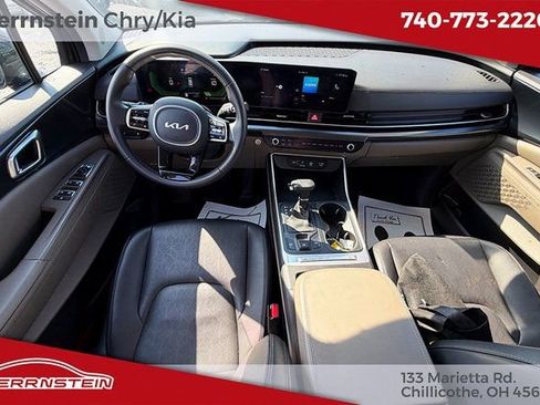 Used 2025 Kia Carnival LXS image 12