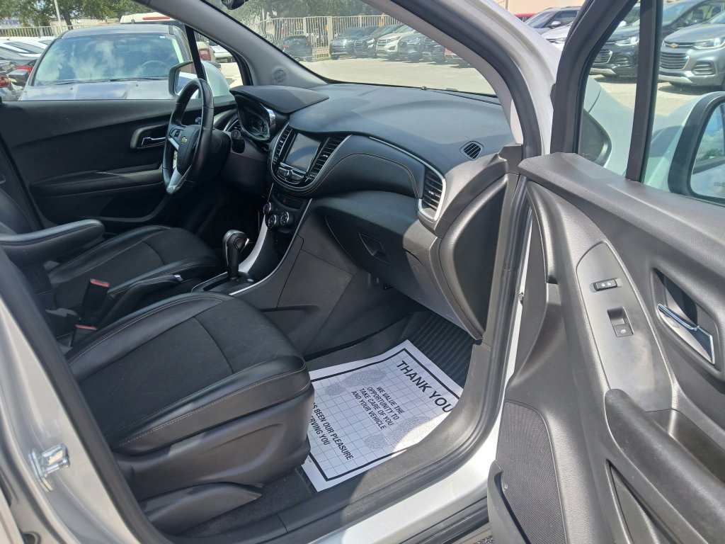 Used 2021 Chevrolet Trax LT w/ LT Convenience Package FWD image 10