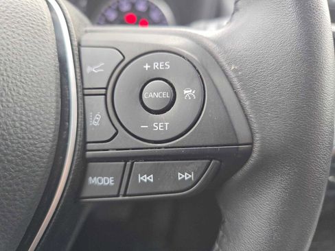 Used 2022 Toyota RAV4 XLE Premium image 30