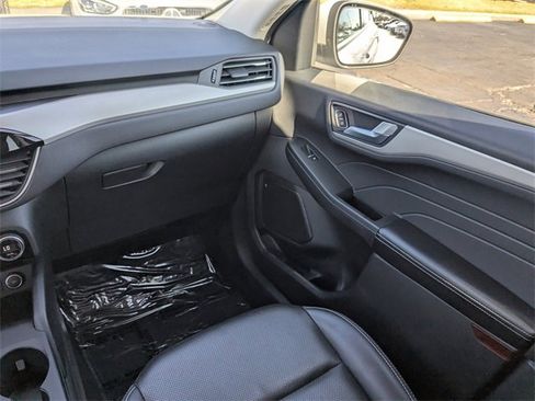 Used 2021 Ford Escape SEL image 18
