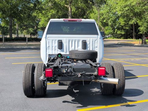 New 2026 GMC Sierra 3500 SLE w/ SLE Convenience Package AWD/4WD image 4