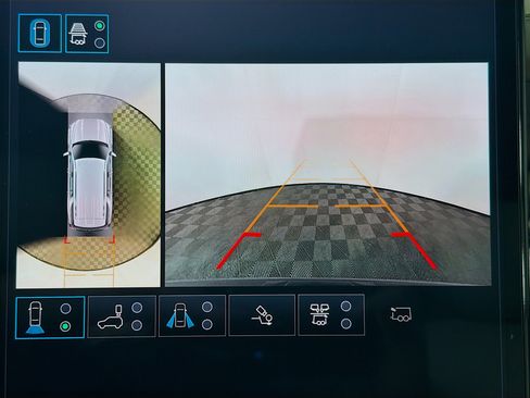 Used 2025 GMC Yukon Denali w/ Denali Reserve Package image 17