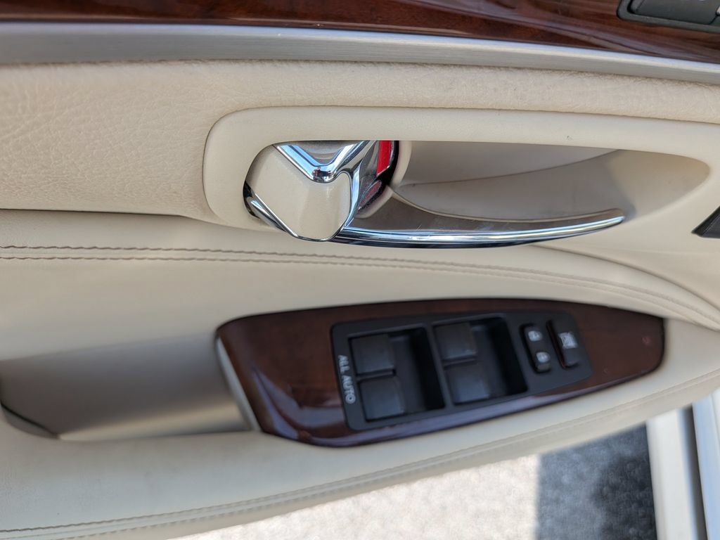 Used 2013 Lexus LS 460 w/ Comfort Pkg RWD image 9