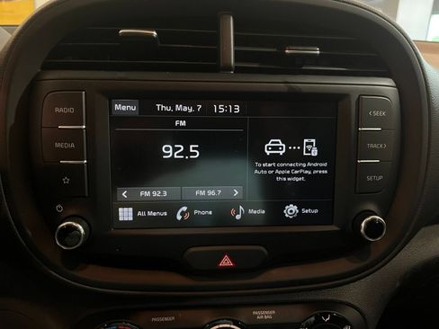 Used 2025 Kia Soul LX w/ LX Technology Package FWD image 20