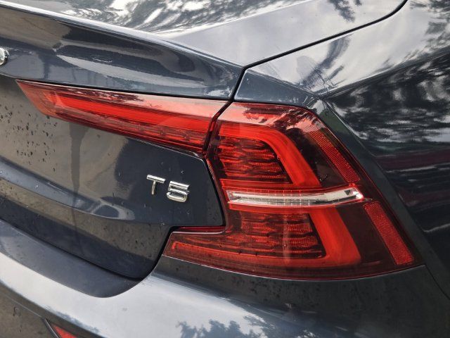 Used 2020 Volvo S60 T5 Momentum FWD image 9