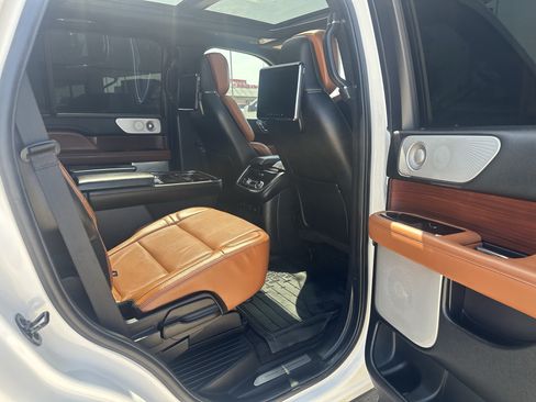Used 2021 Lincoln Navigator Reserve w/ Luxury Package AWD/4WD image 6