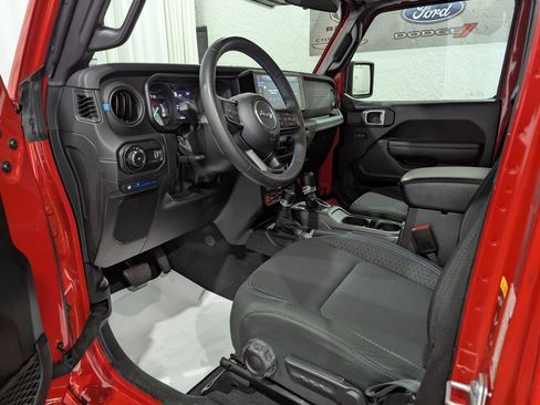 Used 2024 Jeep Wrangler Unlimited Rubicon 4xe AWD/4WD image 14