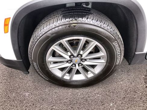 Used 2023 Chevrolet Traverse LT AWD/4WD image 10