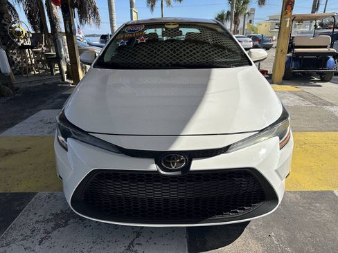 Used 2020 Toyota Corolla LE FWD image 2