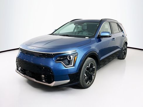 Used 2024 Kia Niro Wind w/ Wind Preserve Package FWD image 3