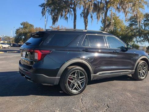 Used 2025 Ford Explorer ST-Line w/ ST-Line Street Pack image 4