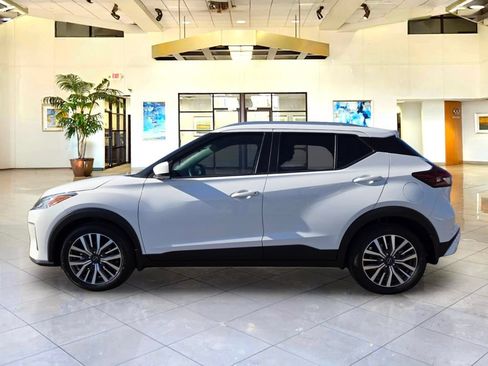 Used 2022 Nissan Kicks SV FWD image 8