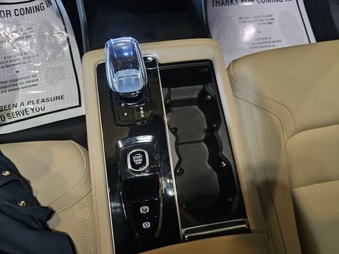Certified 2025 Volvo XC90 B5 Core AWD/4WD image 25
