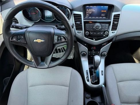 Used 2015 Chevrolet Cruze LT FWD image 3