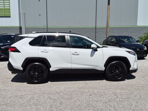 Used 2021 Toyota RAV4 XLE w/ Convenience Package FWD image 4