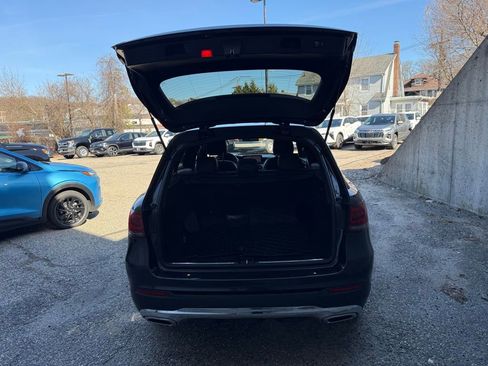 Used 2022 Mercedes-Benz GLC 300 4MATIC image 3
