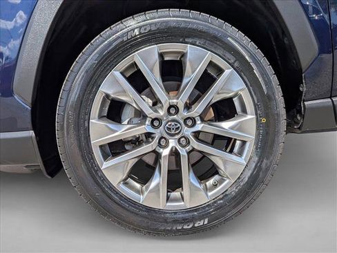 Used 2019 Toyota RAV4 XLE Premium FWD image 24