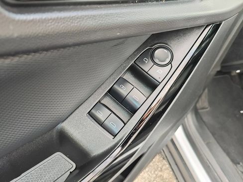 Used 2025 Chevrolet Equinox LT w/ Safety and Technology Package FWD image 11