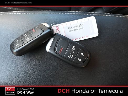 Used 2016 Jeep Cherokee Latitude w/ Comfort/Convenience Group FWD image 8