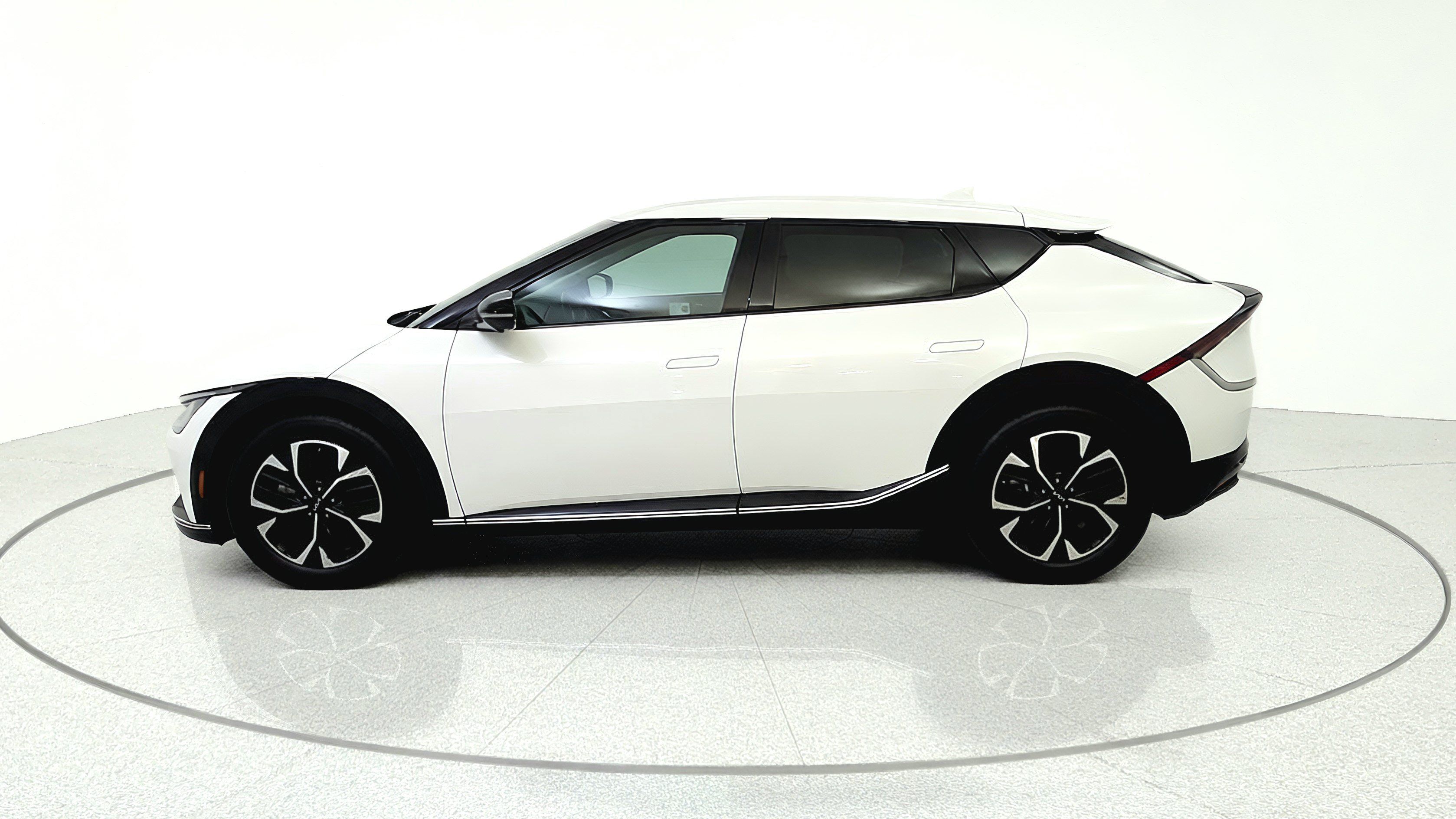 Used 2024 Kia EV6 Wind w/ Wind Technology Package AWD/4WD image 4