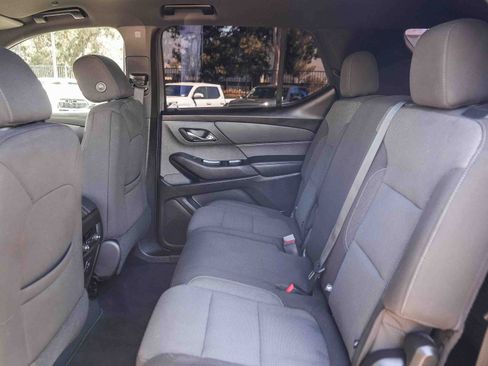 Used 2022 Chevrolet Traverse LT FWD image 18