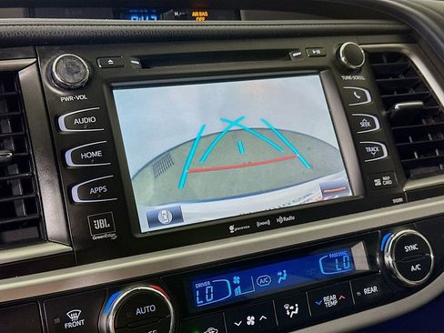 Used 2019 Toyota Highlander Limited Platinum image 10