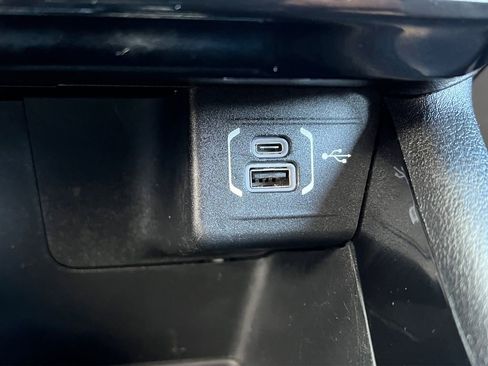 Used 2022 Jeep Compass Limited image 23