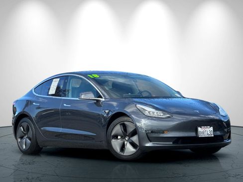 Used 2018 Tesla Model 3 Long Range image 2