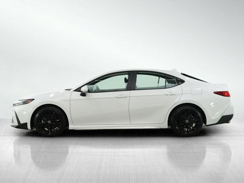 Used 2025 Toyota Camry SE image 2