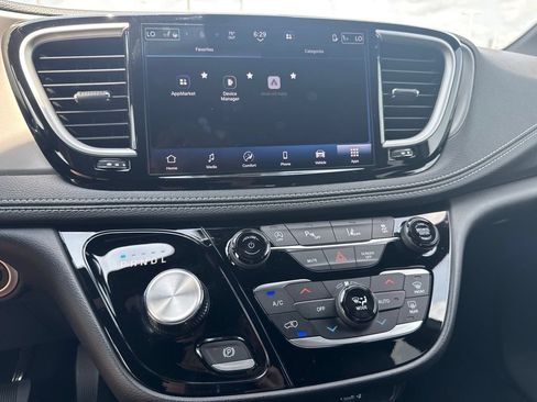 New 2027 Chrysler Pacifica Select AWD/4WD image 17