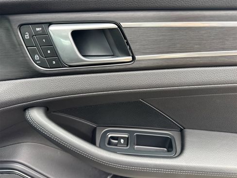 Used 2023 Porsche Panamera 4 image 19