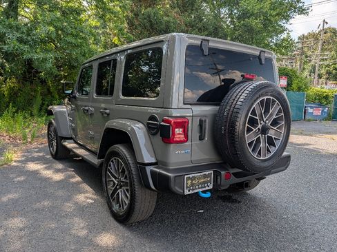Used 2023 Jeep Wrangler Unlimited Sahara w/ Cold Weather Group AWD/4WD image 8