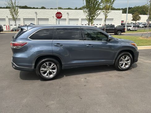Used 2015 Toyota Highlander XLE FWD image 11