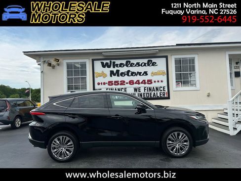 Used 2024 Toyota Venza XLE AWD/4WD image 1