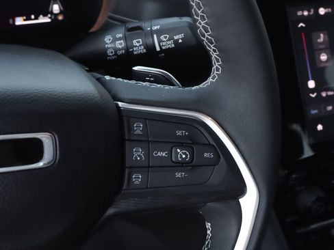 Used 2024 Jeep Grand Cherokee Altitude RWD image 19