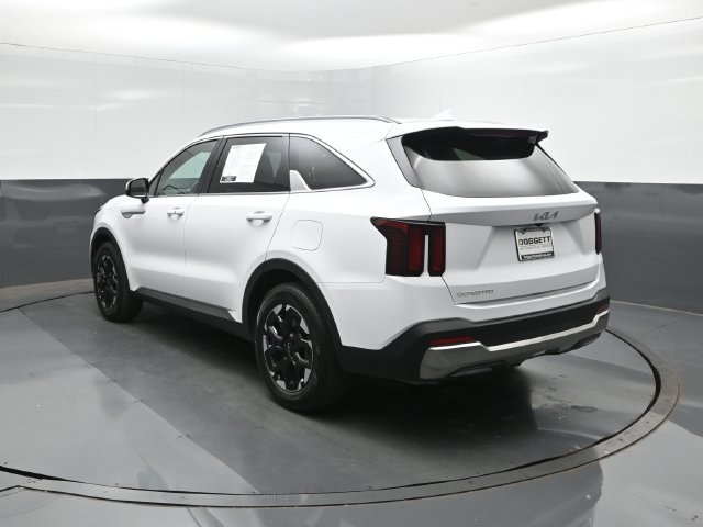 Used 2026 Kia Sorento S FWD image 5