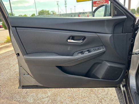 Used 2025 Nissan Sentra SV FWD image 18