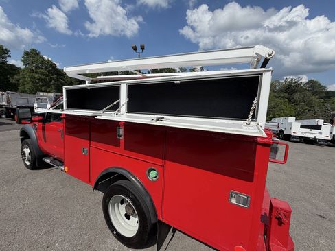 Used 2009 Ford F550 4x4 Regular Cab Super Duty image 8
