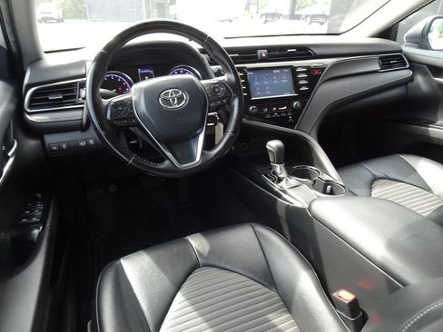 Used 2019 Toyota Camry SE FWD image 12