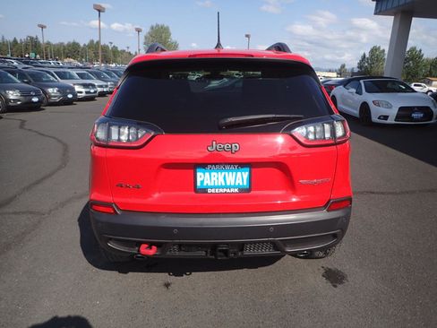Used 2019 Jeep Cherokee Trailhawk AWD/4WD image 4