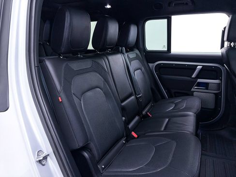 Used 2023 Land Rover Defender 130 X-Dynamic SE AWD/4WD image 57
