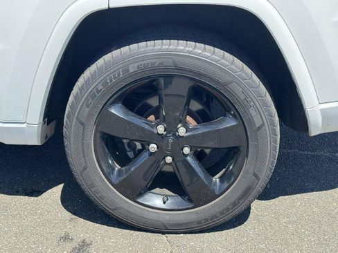 Used 2015 Jeep Grand Cherokee Altitude AWD/4WD image 10