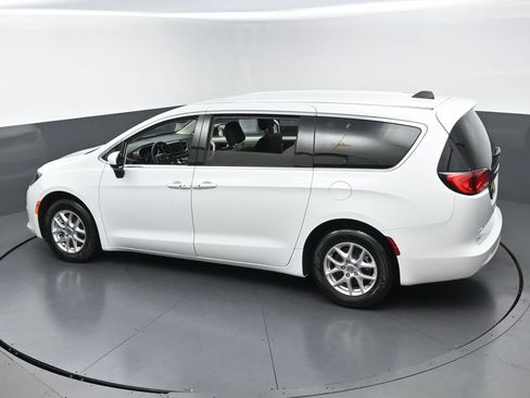 Used 2023 Chrysler Voyager LX FWD image 46