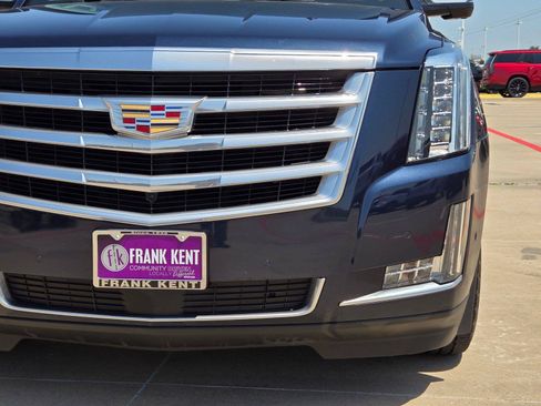 Used 2020 Cadillac Escalade Premium Luxury AWD/4WD image 6