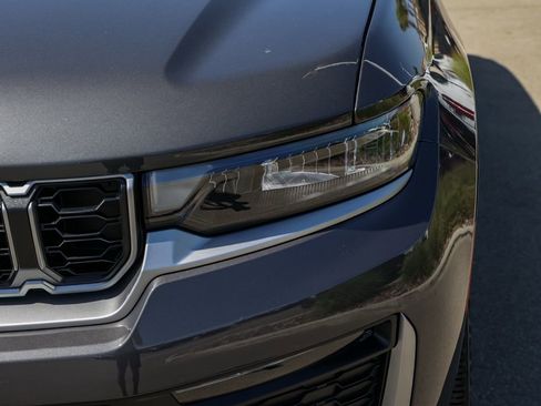 New 2026 Jeep Grand Cherokee Limited RWD image 10